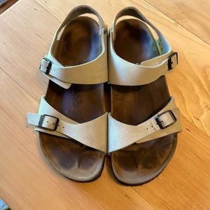 Cream Birkenstock sandals : Size 40 / Womens 9
